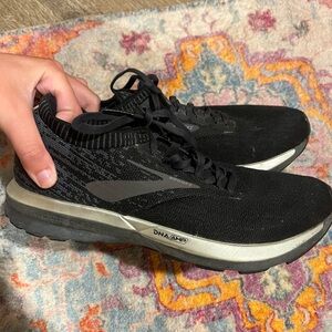 Brooks Ricochet